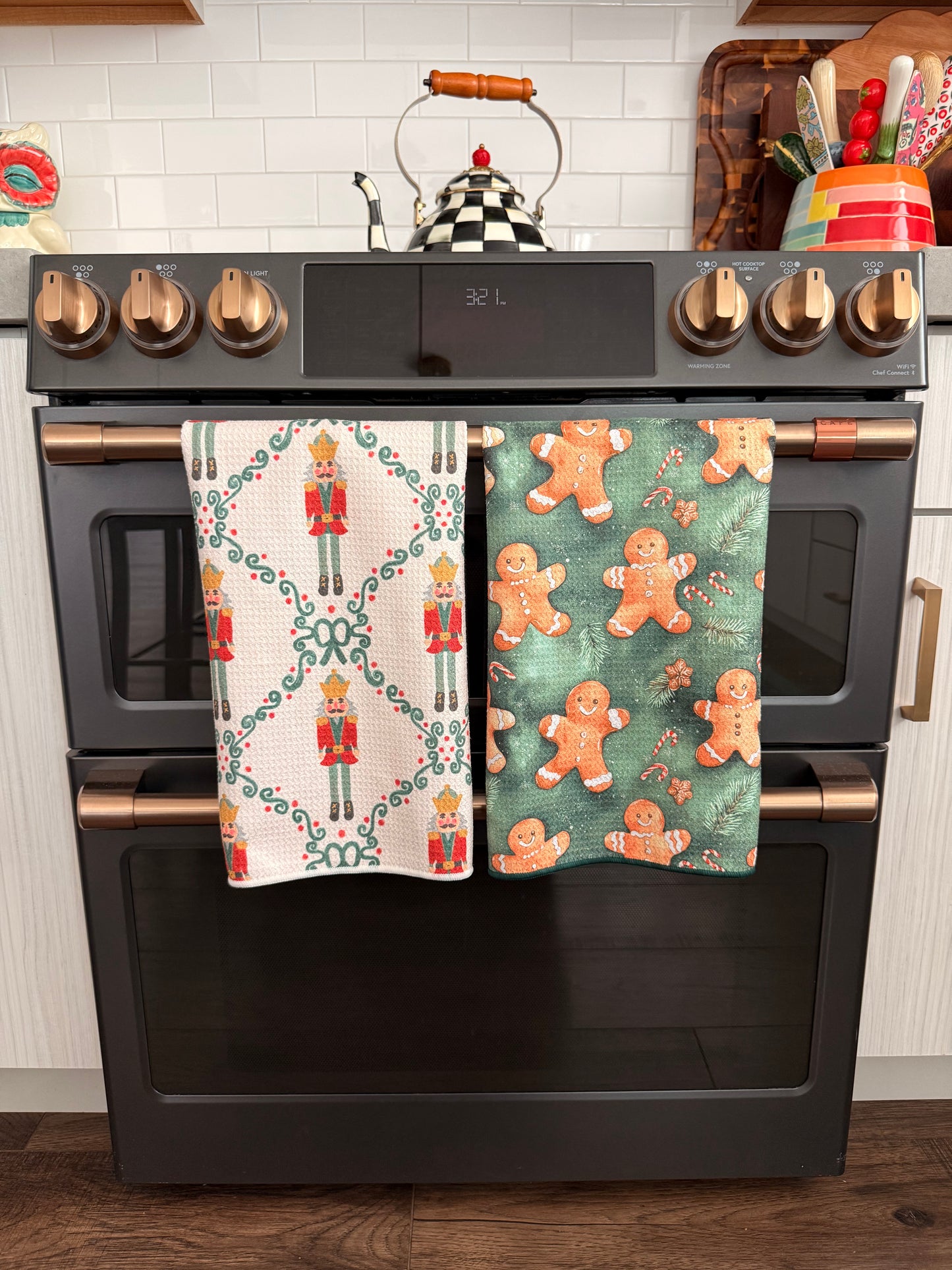 Run, run as fast as you can! : Double-Sided Hand Towel