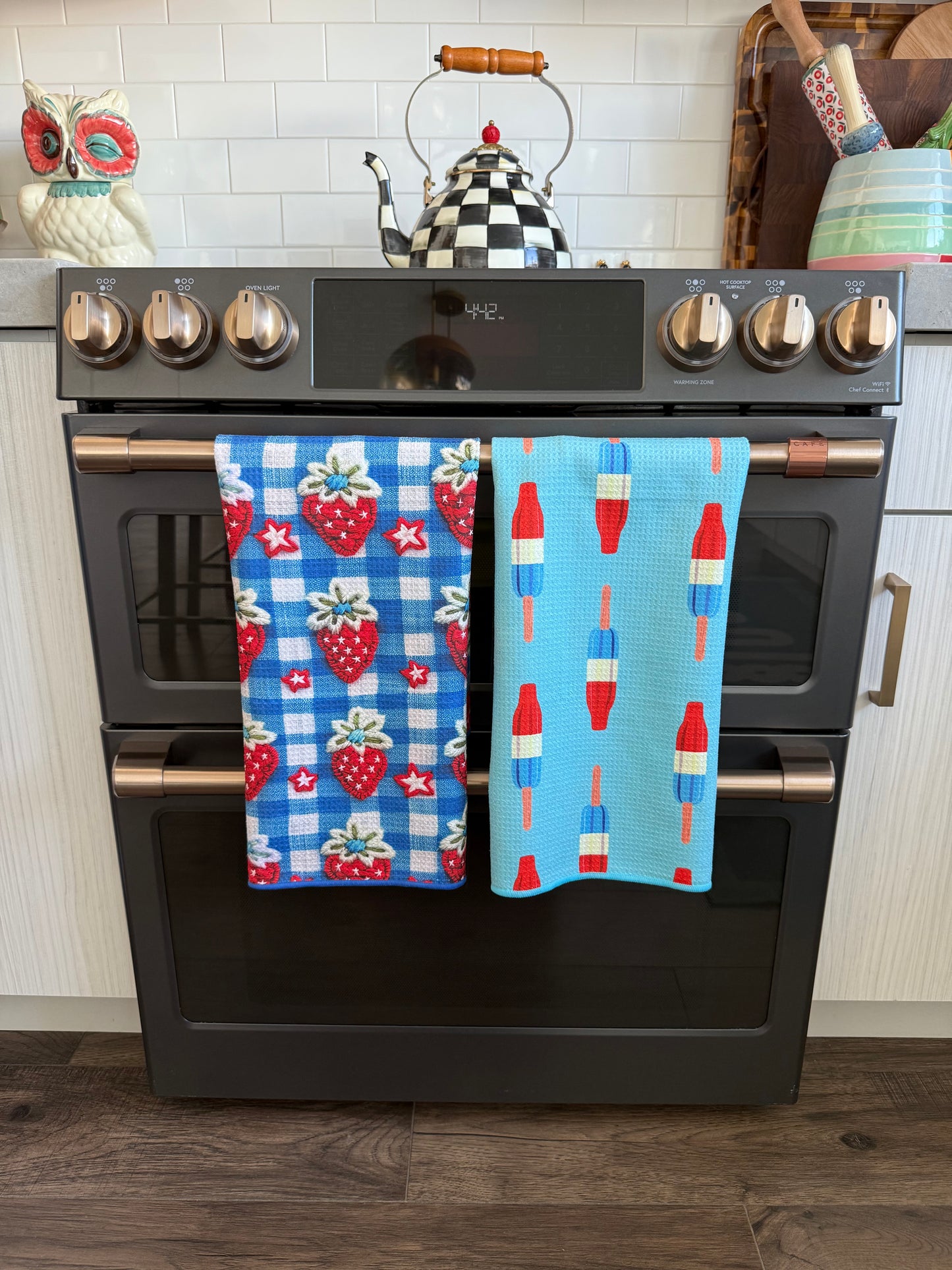 Bomb Poppin’: Double-Sided Hand Towel