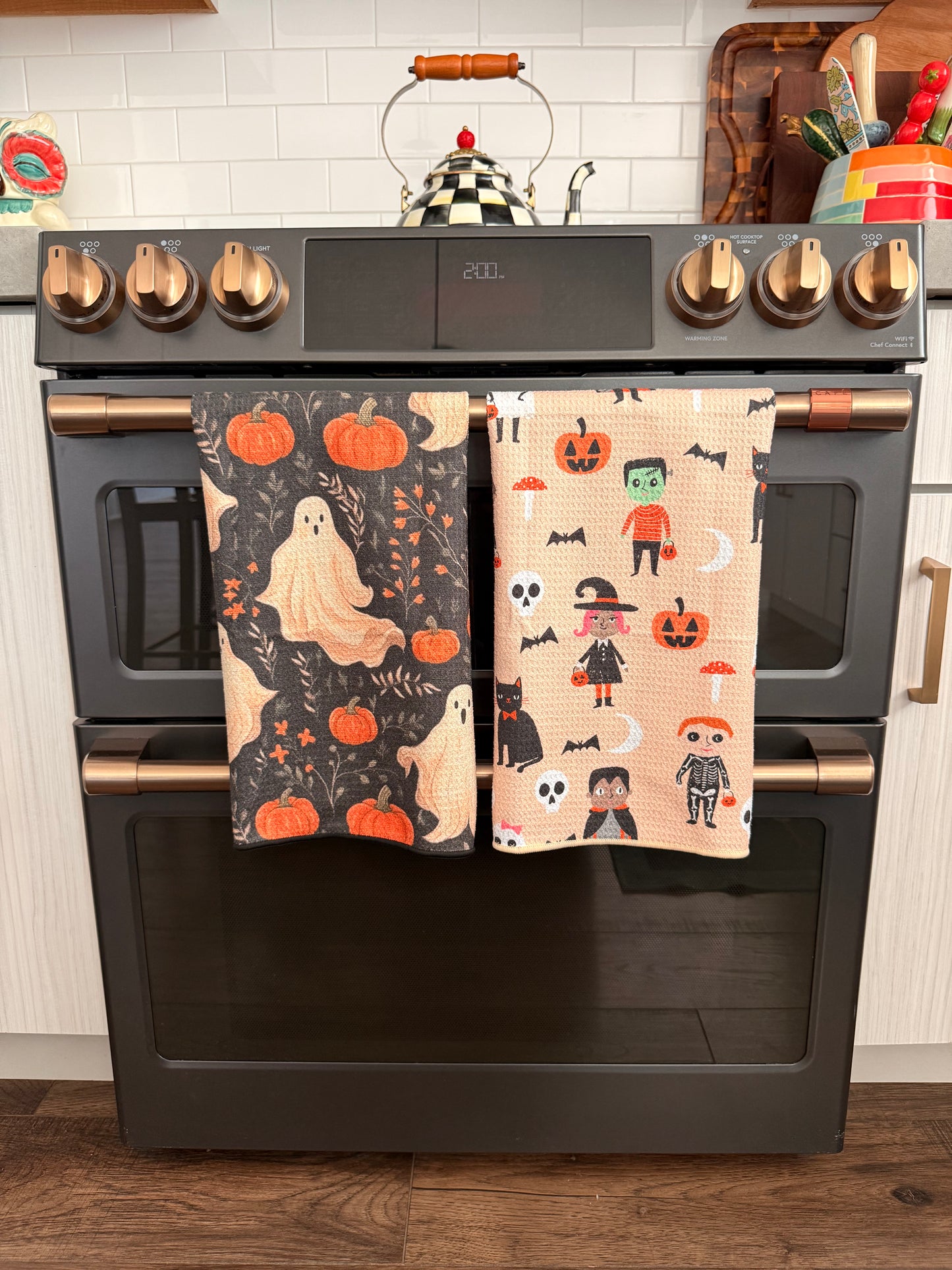 Costume Party: Double-Sided Hand Towel