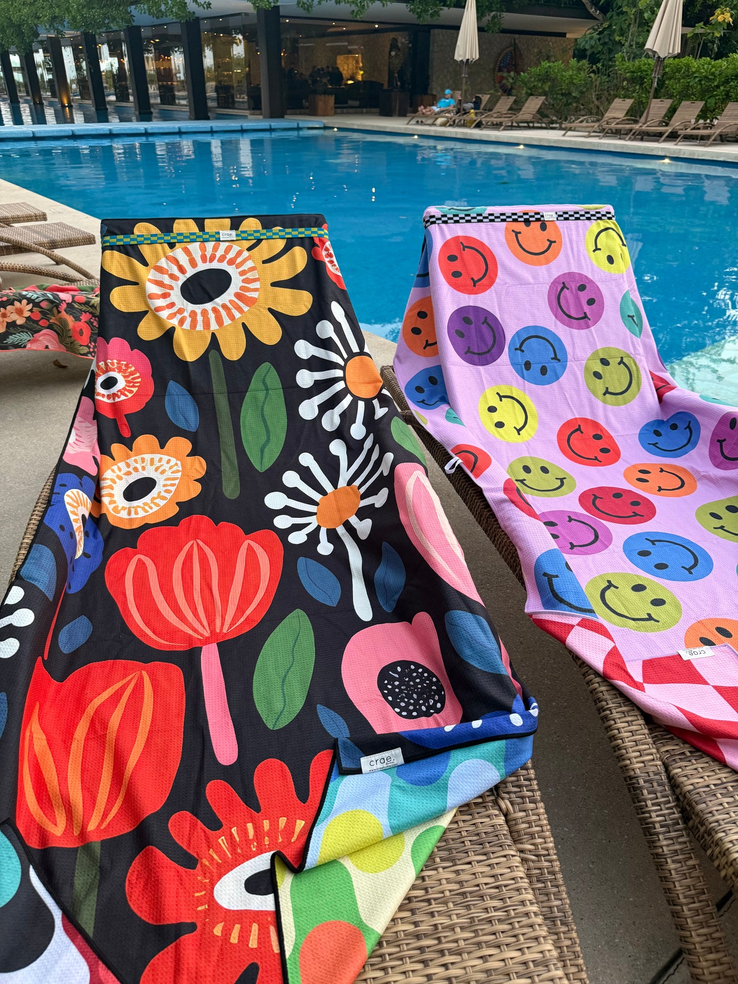 Mobi Pool Towel: Reversible