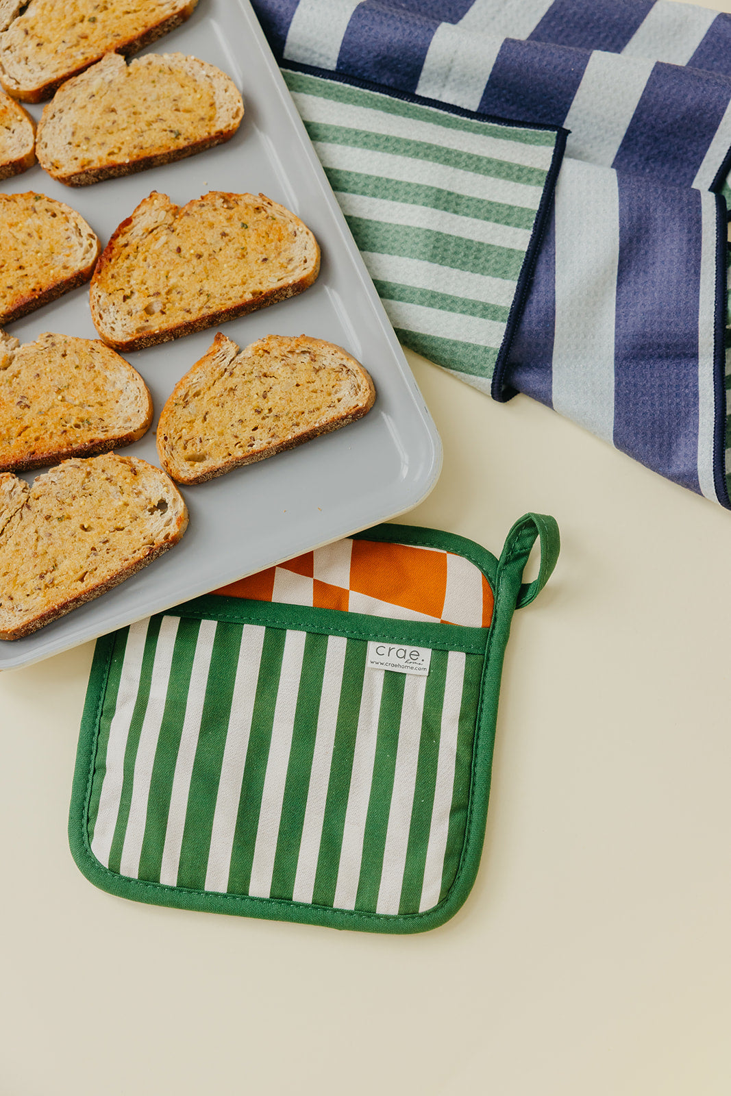 Fred: 2 Oven Mitt + 1 Pot Pad Bundle Pack